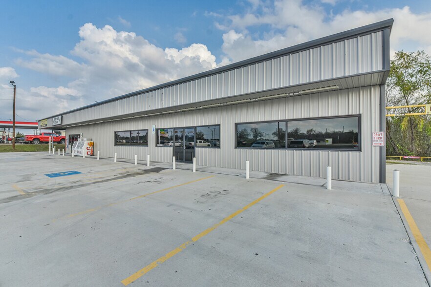 Primary Photo Of 3762 Highway 19, Riverside General Retail For Sale