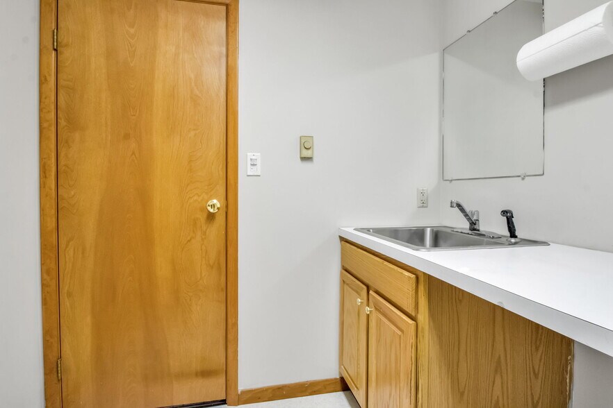 More Photos Of 6272 Robinson Rd, Lockport Medical For Sale