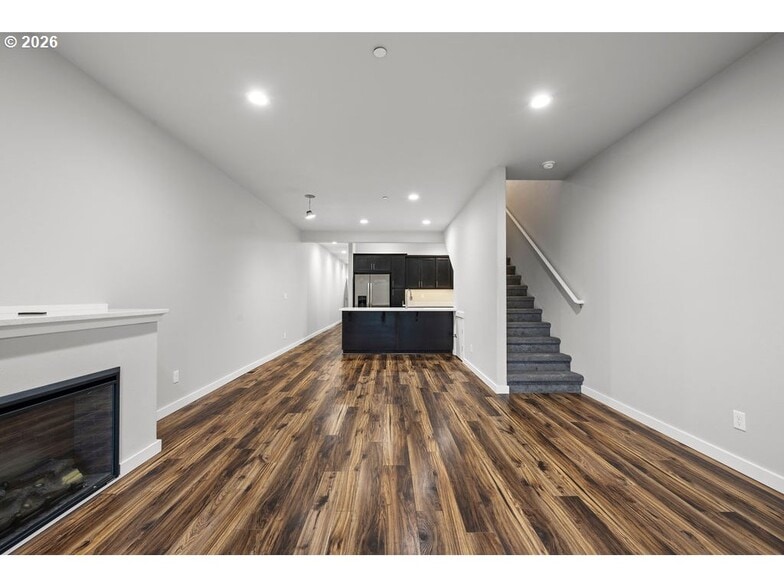 More Photos Of 1524 SE Honeysuckle Loop, Warrenton Apartments For Sale