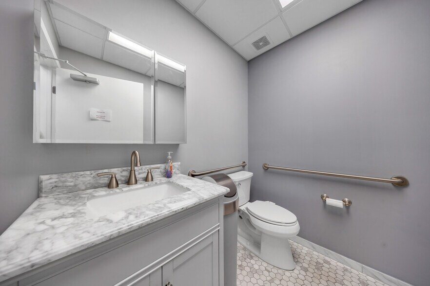 More Photos Of 11379-11399 NW 122nd St, Medley Warehouse For Sale