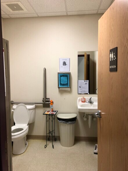 More Photos Of 1320 W Main St, Waterbury Medical For Lease