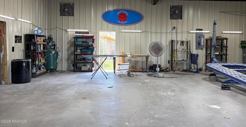 More Photos Of 1312 W Admiral Doyle Dr, New Iberia Industrial For Sale