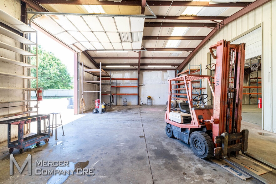 More Photos Of 10108 NW 10th St, Yukon Warehouse For Sale