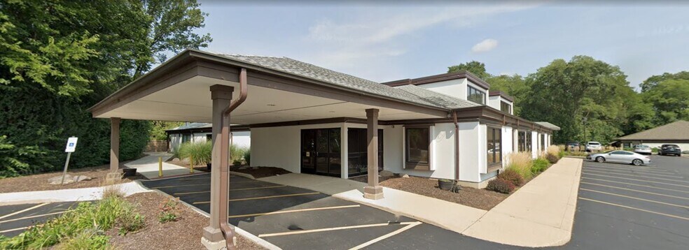 More Photos Of 2210 Dean St, St Charles Medical For Lease