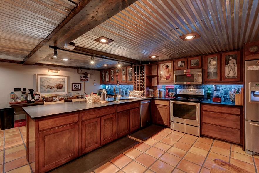 More Photos Of 114-116 17th Ave S, Nashville Office For Sale