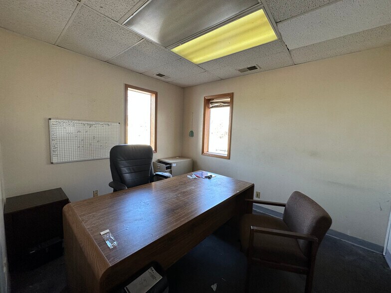 More Photos Of 126 S Griffith St, El Dorado Warehouse For Sale