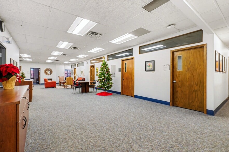 More Photos Of 2450 Park Ave, Minneapolis Office For Sale