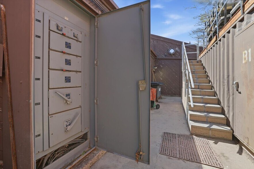 More Photos Of 3330 N Academy Blvd, Colorado Springs Bar For Sale
