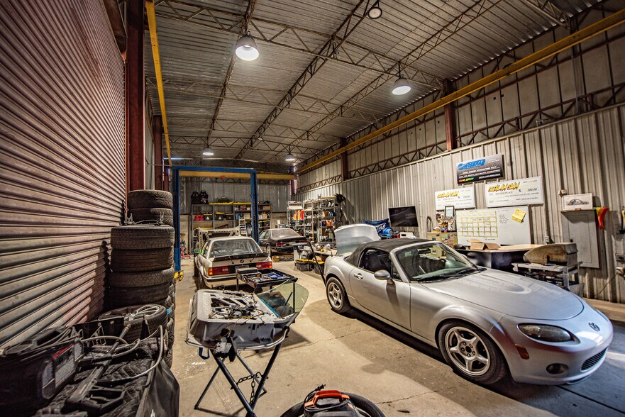 More Photos Of 1121-1135 Sweetwater Ln, Spring Valley Manufacturing For Lease