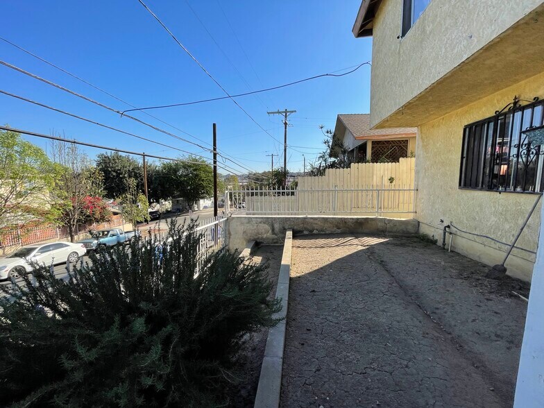 More Photos Of 2522-2526 Alcazar St, Los Angeles Apartments For Sale