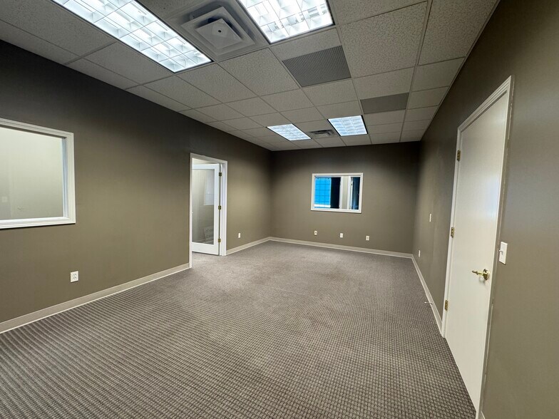 More Photos Of 12820 Coldwater Rd, Fort Wayne Office For Sale