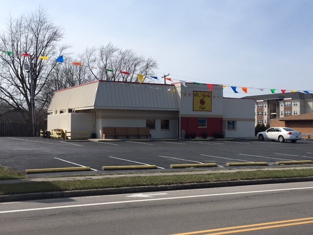 More Photos Of 3001 N Oakwood Ave, Muncie Restaurant For Sale