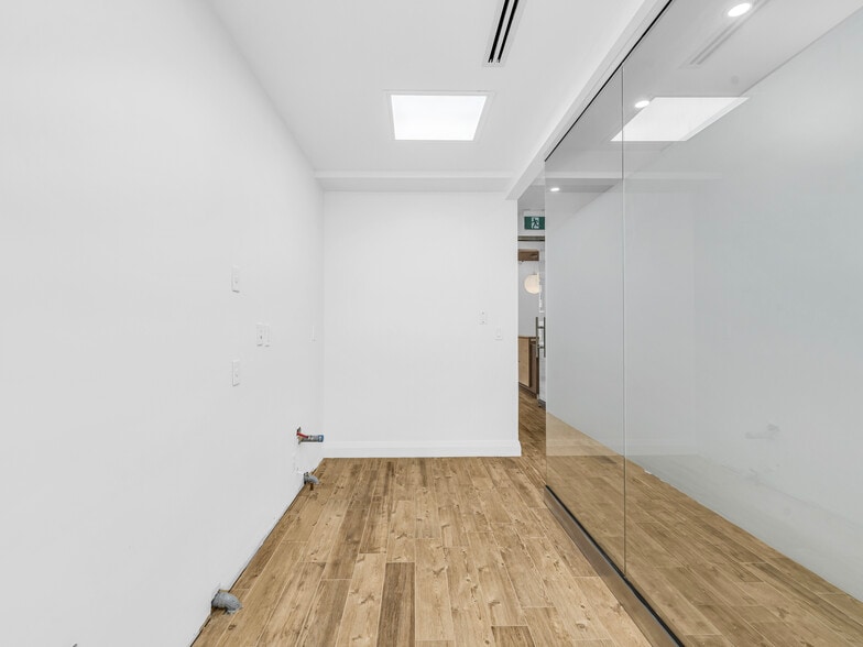 More Photos Of 541 Queen St E, Toronto Storefront For Lease