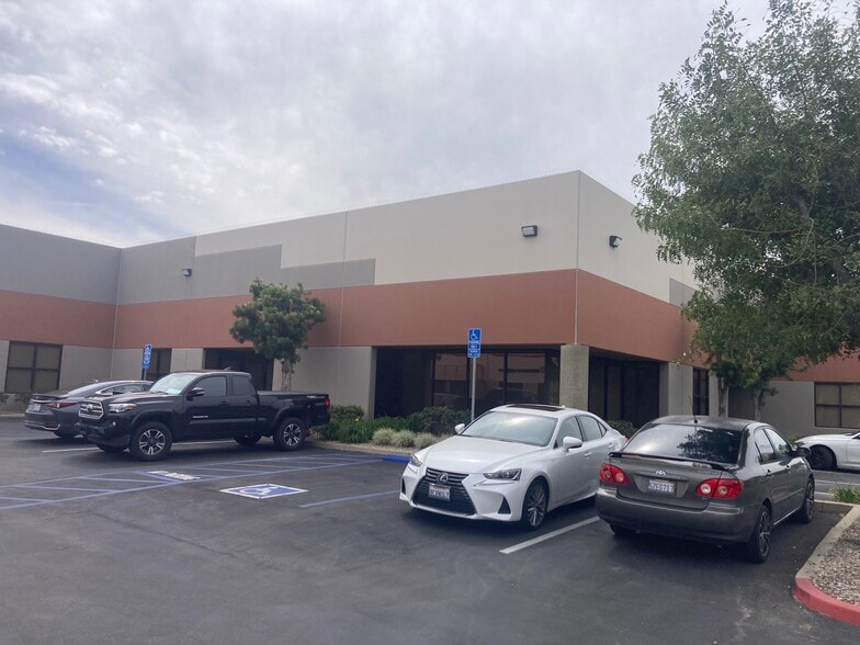 More Photos Of 1609 S Grove Ave, Ontario Warehouse For Lease