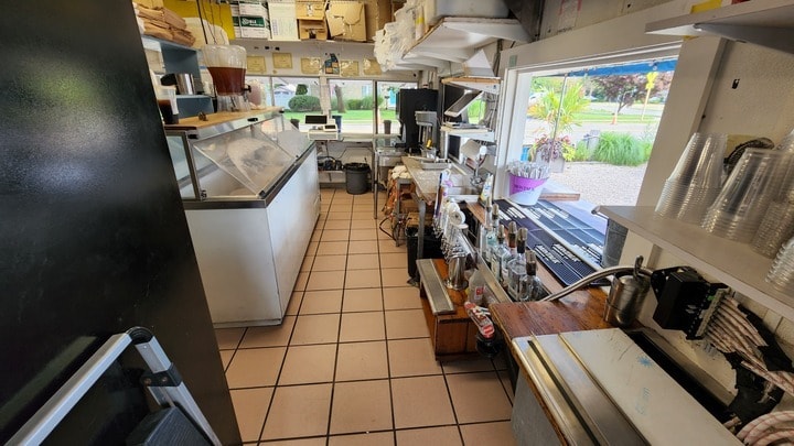More Photos Of 302 Middle Rd, Blue Point Restaurant For Sale