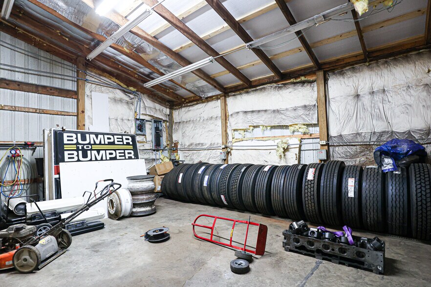 More Photos Of 430 US-62 E, Eddyville Auto Repair For Sale