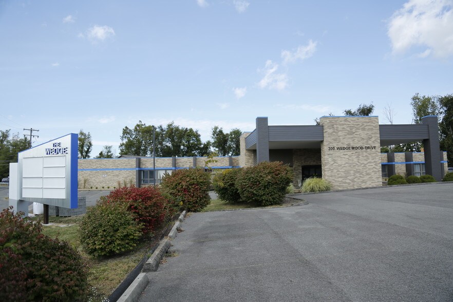 More Photos Of 300 Wedgewood Dr, Morgantown Medical For Lease