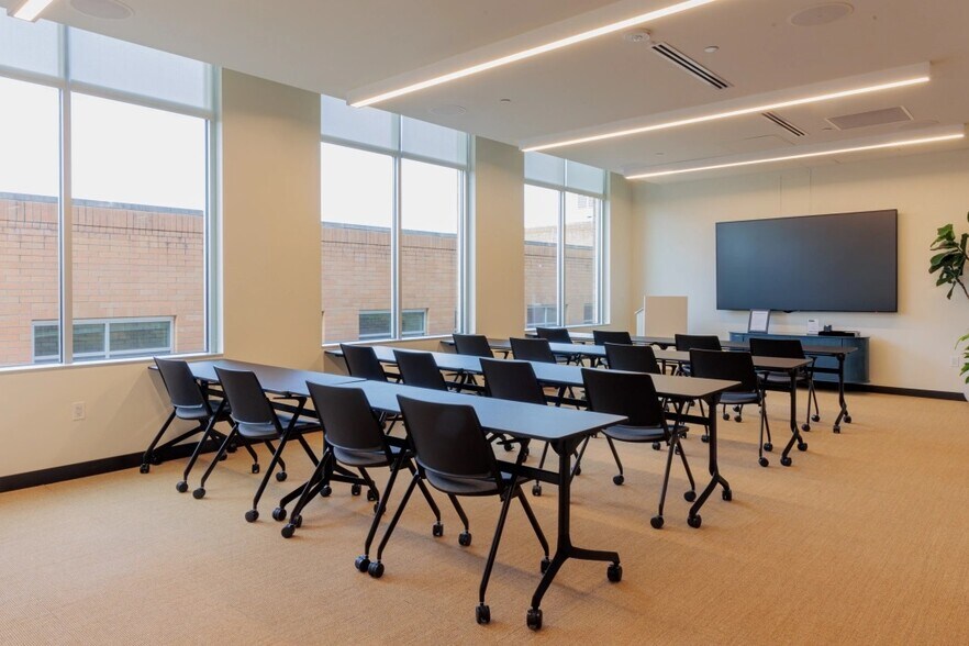 More Photos Of 4311 11th Ave NE, Seattle Coworking Space