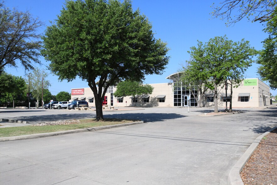 More Photos Of 8531 W Loop 1604 N, San Antonio Office For Sale