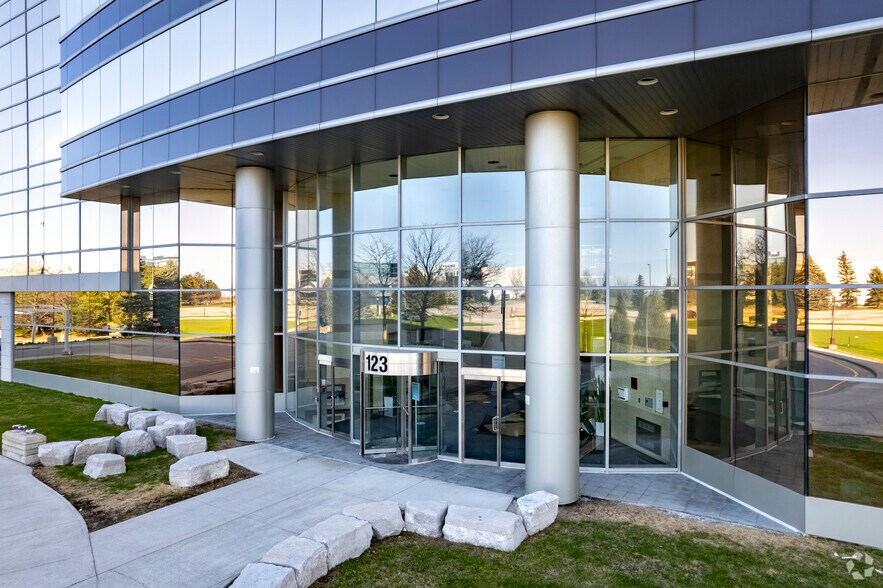More Photos Of 123 Commerce Valley Dr E, Markham Office For Lease