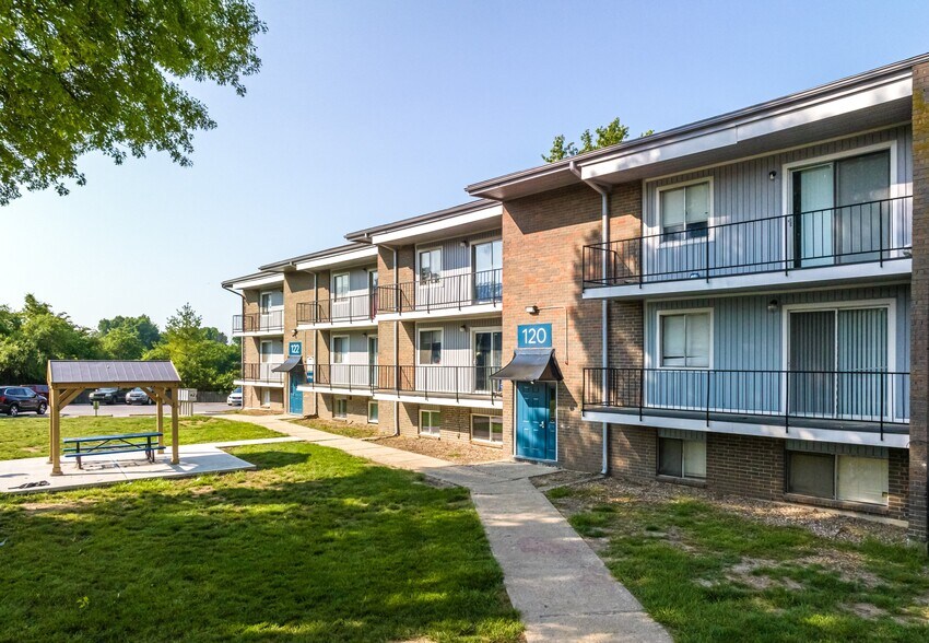 More Photos Of 108 NW 63rd St, Kansas City Apartments For Sale