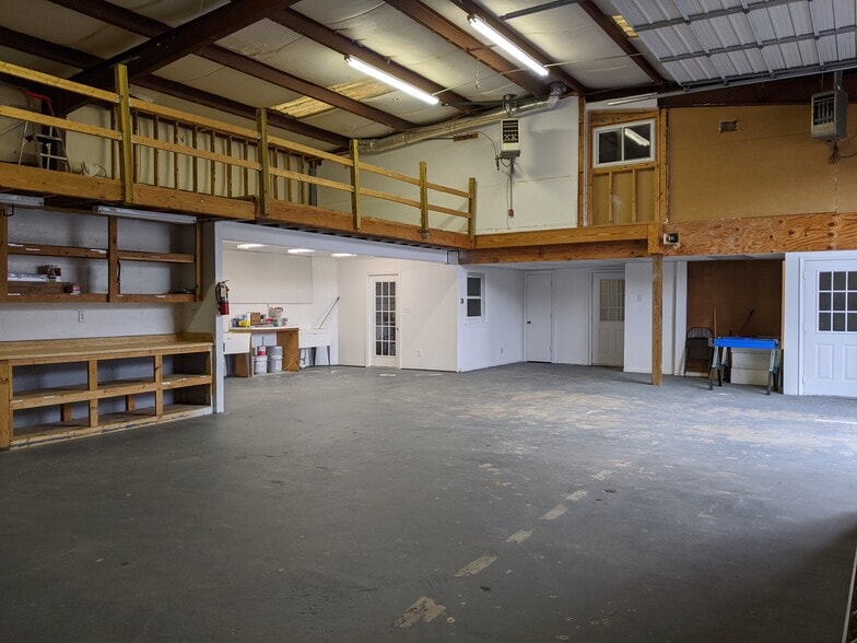 More Photos Of 5244 Challedon Dr, Virginia Beach Light Distribution For Lease