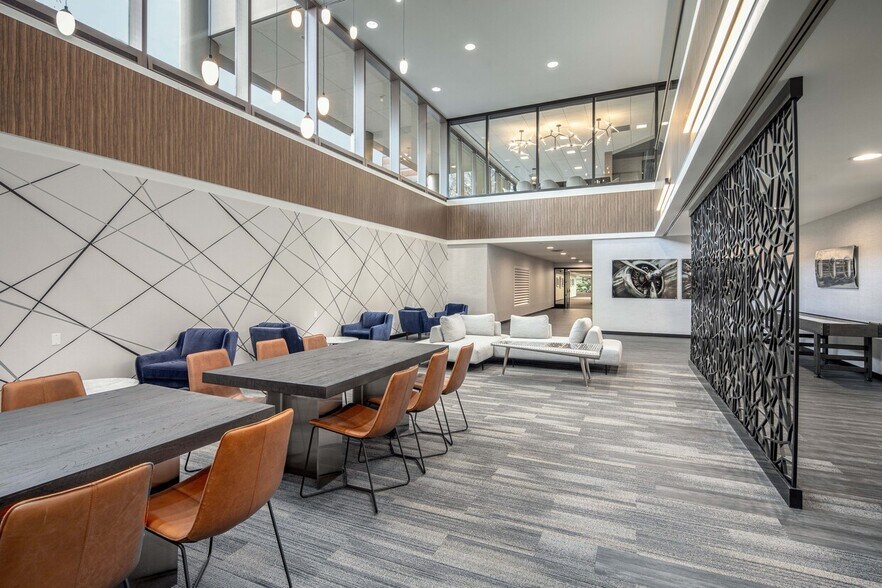 More Photos Of 10255 W Higgins Rd, Rosemont Office For Sale