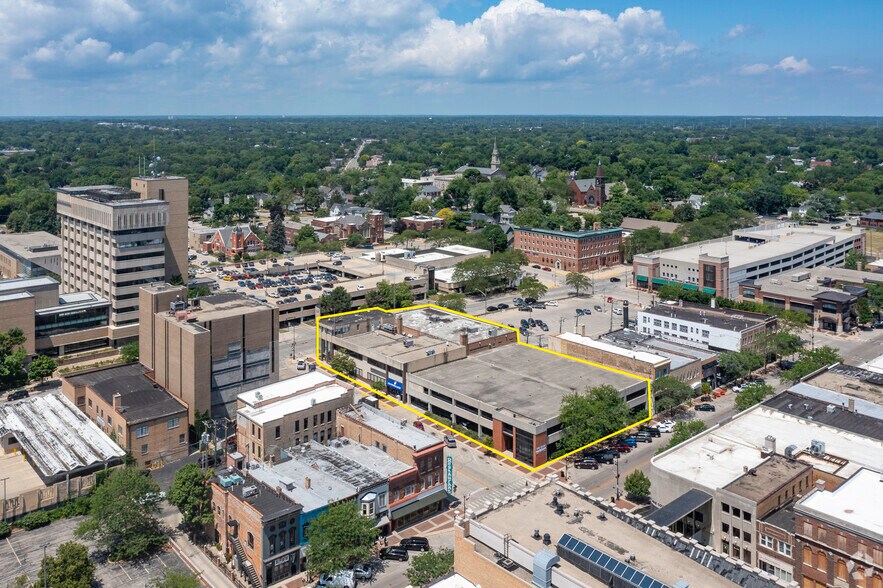 More Photos Of 216 W Madison St, Waukegan Office For Sale