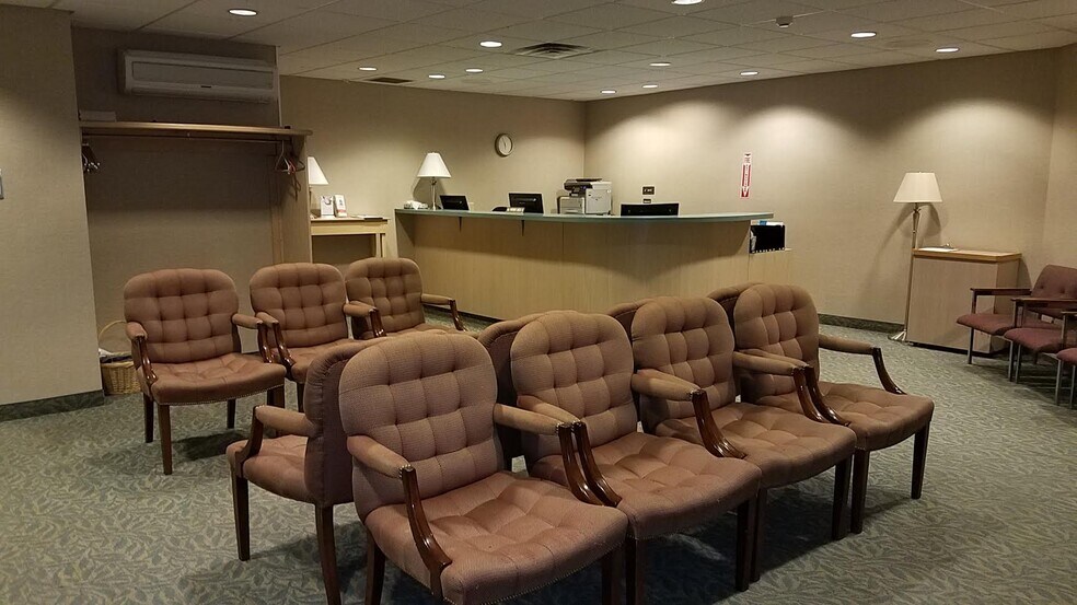 More Photos Of 60 Westwood Ave, Waterbury Medical For Sale