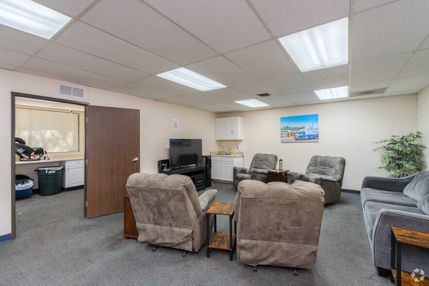 More Photos Of 7501 Hospital Dr, Sacramento Medical For Sale