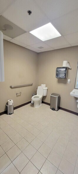 More Photos Of 5800 Woodcliff Rd, Bowie Warehouse For Sale