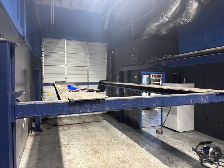 More Photos Of 7740 W Indian School Rd, Phoenix Auto Repair For Lease