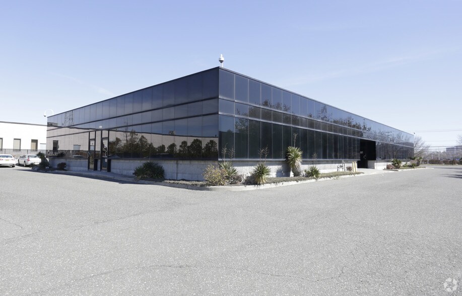More Photos Of 550 Johnson Ave, Bohemia Office For Sale