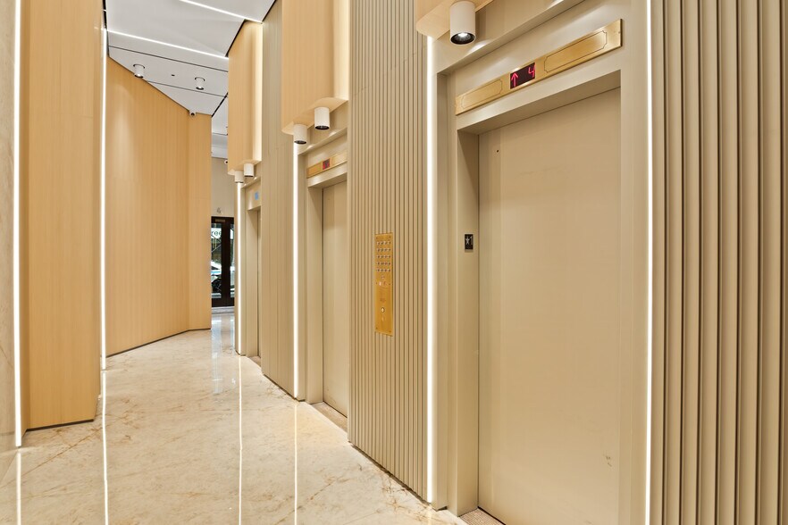 More Photos Of 363 Penn Plaza, New York Office For Lease