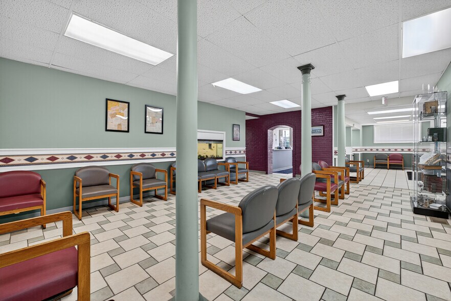 More Photos Of 207 Elk Ave S, Fayetteville Office For Sale