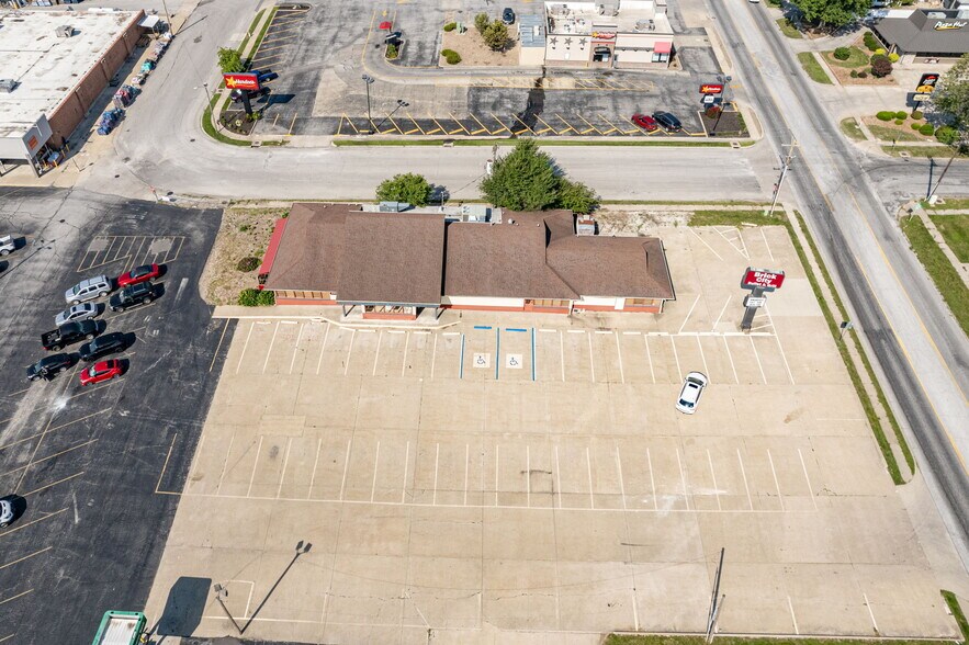 More Photos Of 700 W Jackson St, Mexico Unknown For Lease