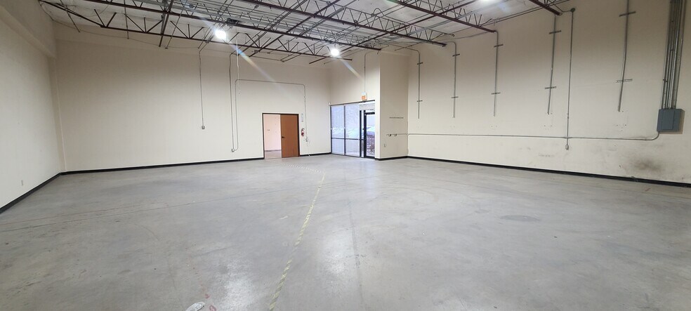 More Photos Of 1110 Collins Blvd E, Richardson Light Manufacturing For Lease