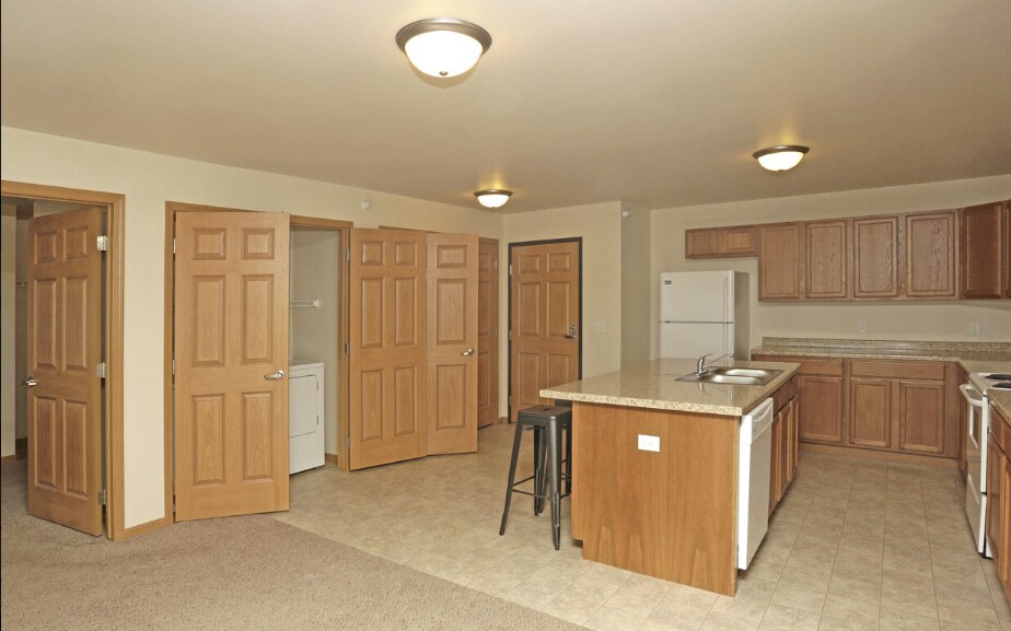 More Photos Of 501 12th Ave SE, Stanley Apartments For Lease