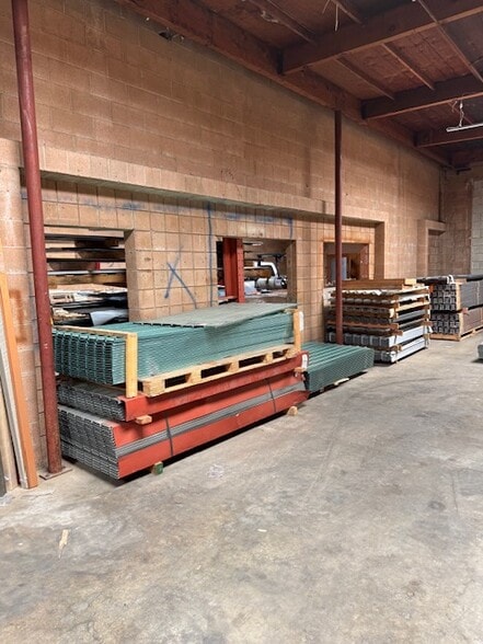 More Photos Of 15527 Vermont Ave, Paramount Warehouse For Lease