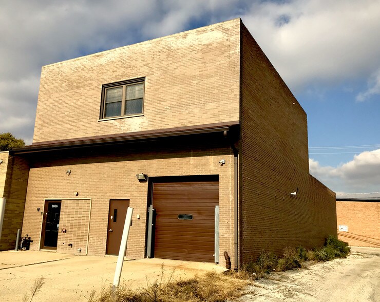 Primary Photo Of 9856 Derby Ln, Westchester Warehouse For Lease