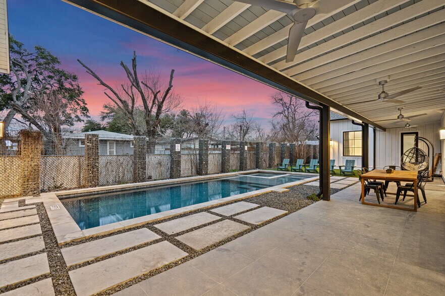 More Photos Of 106 E College St, Fredericksburg Specialty For Sale