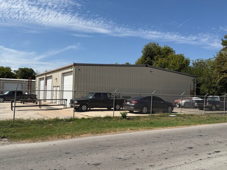 More Photos Of 5540 Dietrich Rd, San Antonio Service For Lease