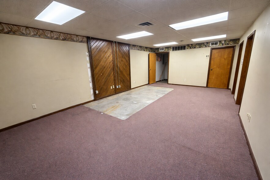 More Photos Of 4212 S Hocker Dr, Independence Office For Sale