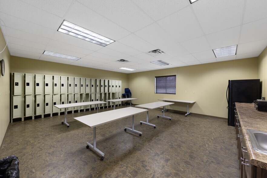 More Photos Of 180 Ushers Rd, Round Lake Warehouse For Sale