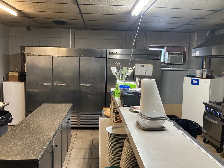 More Photos Of 220 Towner Ave, Larimore Flex For Sale
