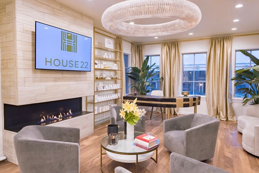 More Photos Of 22 E Elm St, Chicago Storefront Retail Office For Sale