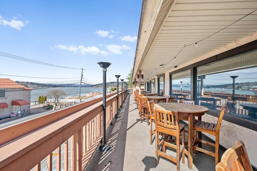 More Photos Of 31 Lakeside Dr, Harveys Lake Restaurant For Sale