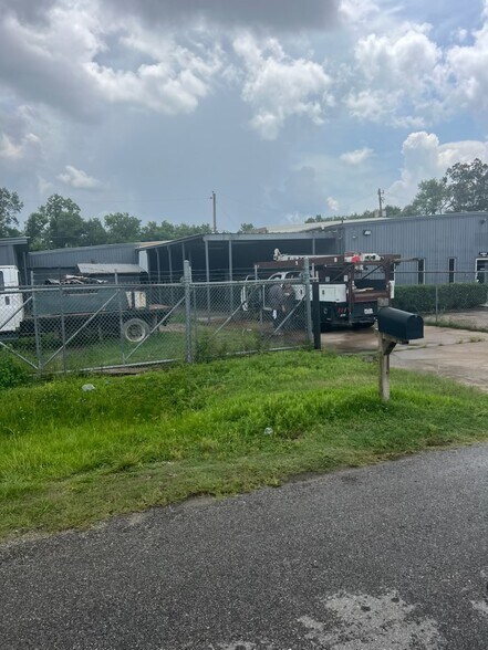 More Photos Of 14606 Sheraton St, Houston Warehouse For Lease