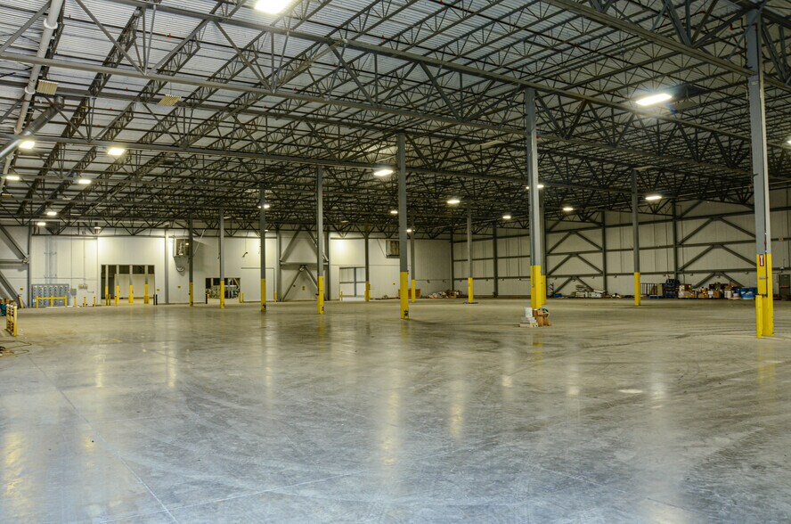 More Photos Of 210 Ski Village Dr, Mount Shasta Distribution For Lease