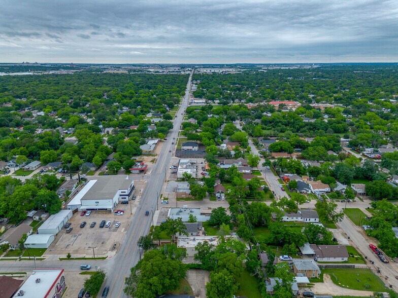 More Photos Of 914 N Sylvania Ave, Fort Worth Medical For Lease